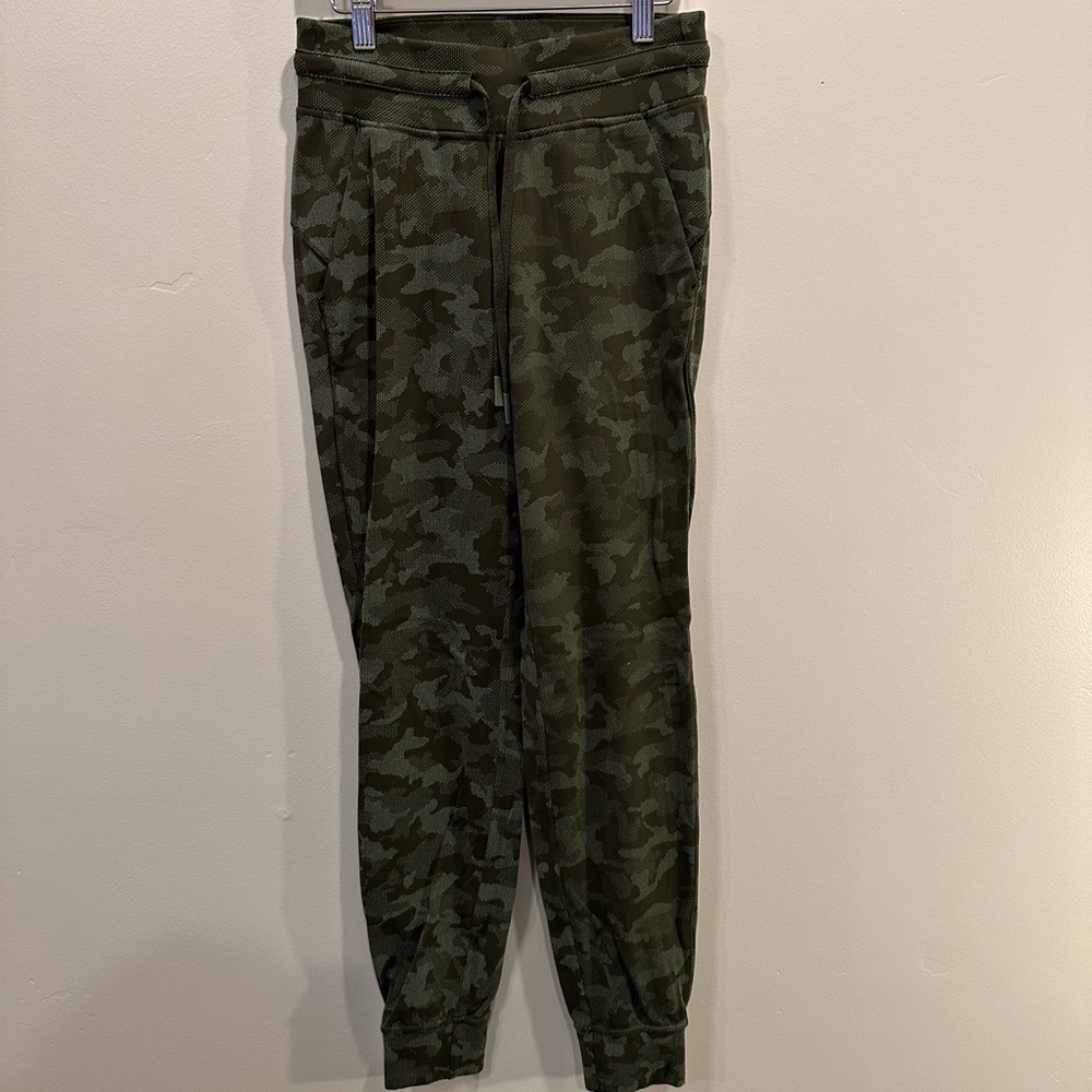 lululemon athletica Camouflage Leggings - Green size 4